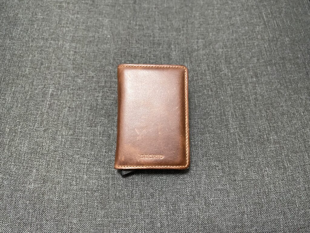小型財布SECRIDヴィンテージブラウンの正面